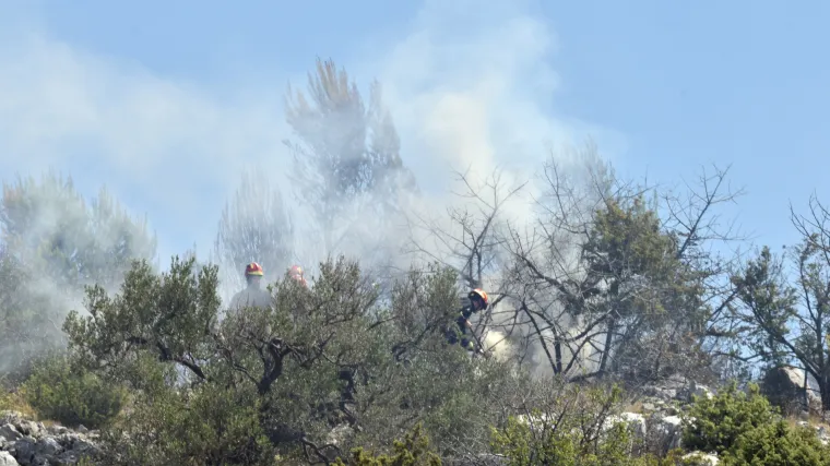 Požar na Olipi pod nadzorom, nema vi&scaron;e otvorenog plamena
