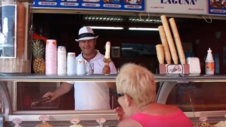 Ljetne slasti i radosti: sladoledom u obliku penisa uljep&scaron;ao gospođi dan