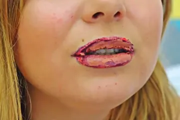 Nastavak suludog trenda: Ovako izgledaju usta kad na njih stavite 100 slojeva tekućeg ruža