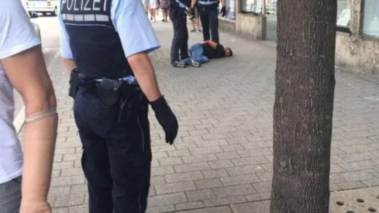 Mačetom ubio trudnicu, ranio jo&scaron; dvoje: ubojica identificiran kao sirijski tražitelj azila