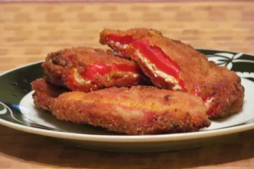 Brzinski ručak: Pohane domaće paprike punjene feta sirom i začinima