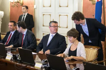 Vlada kreće s isplatom regresa državnim i javnim službenicima