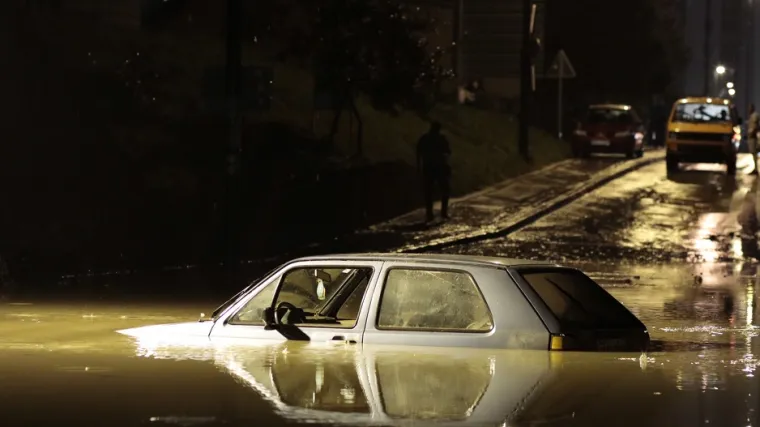 Nevrijeme u Sarajevu, grad ostao bez struje, prometni kolaps