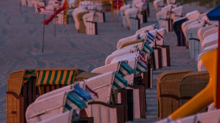 Osveta rezerviranim mjestima na plaži u Općini Preko: uzeli ručnike i zapalili ih