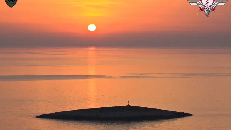 Kada prekrasan prizor otočića okiti zalazak sunca