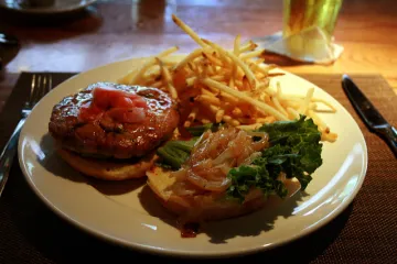 Brzinski ručak: Pljeskavice od tune s mladim lukom i mrkvom