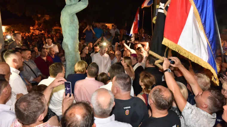 Zbog podizanja spomenika Bare&scaron;iću, nakon Srbije i Crna Gora uputila prosvjednu notu Hrvatskoj