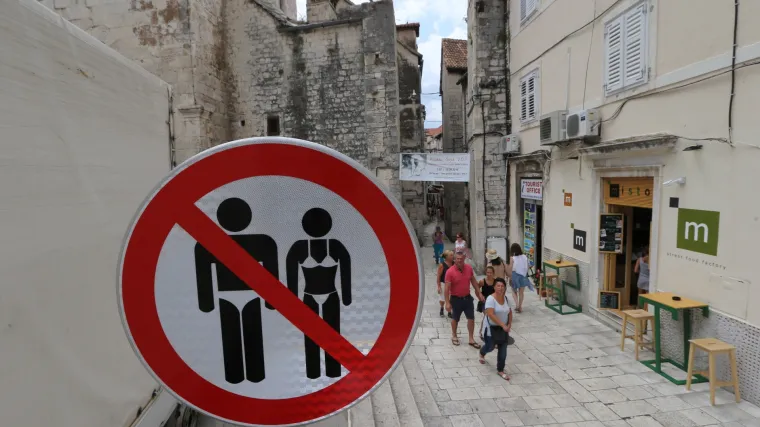 I Split je rekao - dosta: šetnja po gradu u kupaćem kostimu odsad će vas skupo koštati