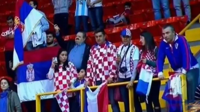 Pogledajte &scaron;to se dogodilo kad su se na istoj tribini na&scaron;li hrvatski i srpski navijači