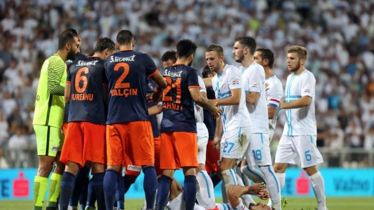 Hajduk na prepunom Poljudu potvrdio prolazak u playoff: Turci na Rujevici &scaron;okirali Rijeku