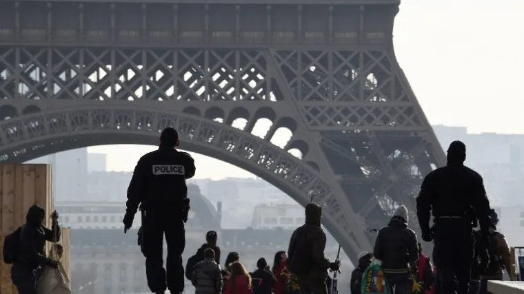 Svi traže azilanta iz Afganistana koji sprema napad na Pariz!