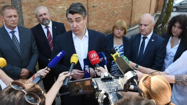 Narodna koalicija položila vijence na Mirogoju, Kovač: 'Tužno je da nemaju hrabrosti doći u Knin'