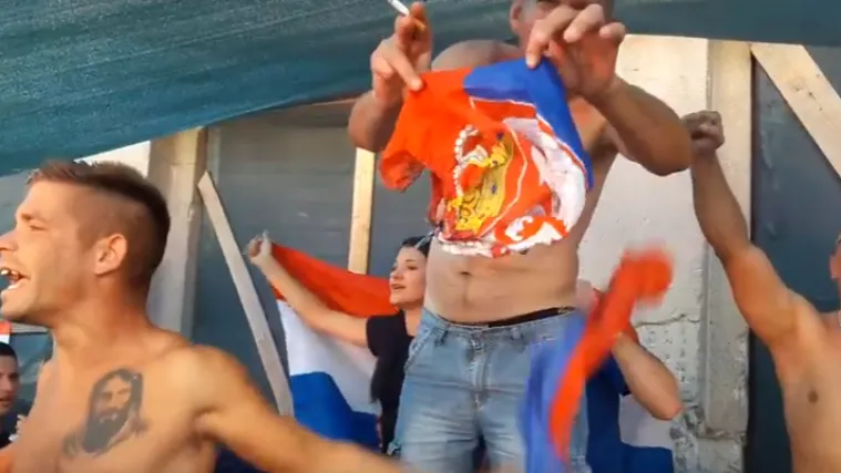 U Kninu zapaljena srpska zastava: privedeni 27-godi&scaron;njak i 44-godi&scaron;njak