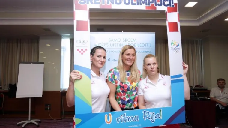 Sveprisutna Janica čestitala vaterpolistima, objavila i fotku s njima