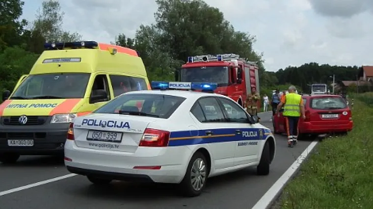 U sudaru najmanje osmero ozlijeđenih, cesta D1 zatvorena za sav promet