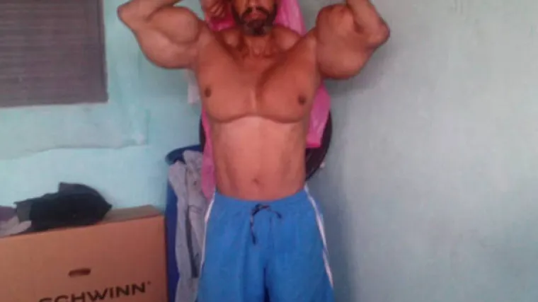 NAPUMPAO SI MIŠIĆE I MISLI DA IZGLEDA KAO BOG: Drugi misle da izgleda nakazno