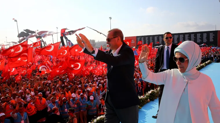 Vi&scaron;e od milijun Turaka na 'Skupu za demokraciju i mučenike': Erdogan u govoru opet najavio uvođenje smrtne kazne