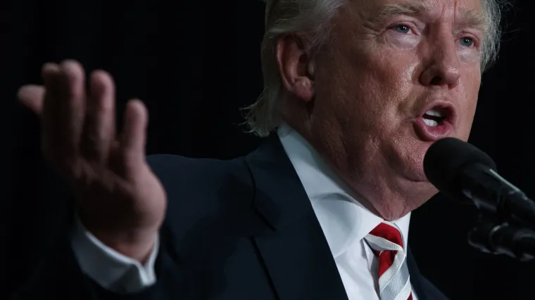 Trump opet vrijeđa Clinton: nazvao ju psihički nestabilnom rekav&scaron;i da je imala 'kratak spoj' u mozgu