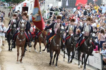Državni vrh okupio se u Sinju, no najviše se pljeskalo jednom kontroverznom političaru