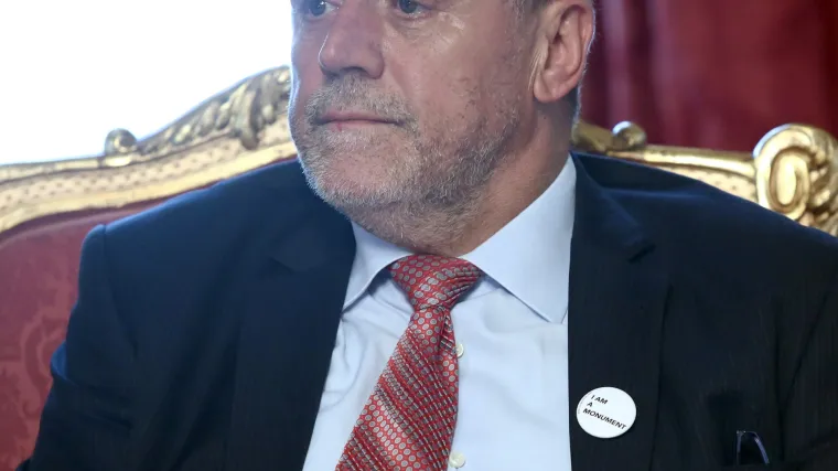 Bandić se ugledao na Jadranku Kosor pa na sako zakačio bedž s porukom... i to kakvom porukom!