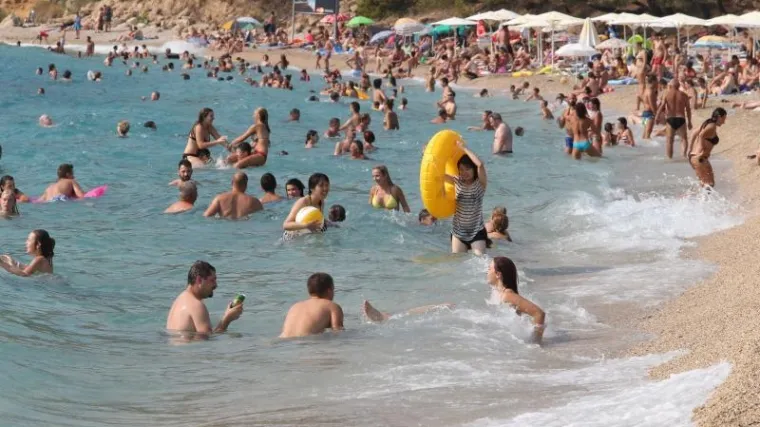 Uhićen Amerikanac koji je iz grmlja fotografirao djecu na plaži u Kuparima