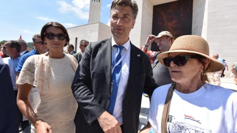 HDZ-ovci SE RUŠILI NA VRUĆINI: I Plenkoviću pozlilo u Kninu, Josipa Rimac 'krvarila za predsjednika'