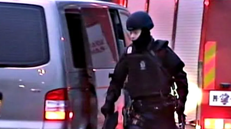 Popeo se na krov i prijetio da će se raznijeti!