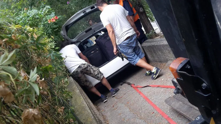 Talijani vjerovali navigaciji pa su ih morali izvlačiti viličarem