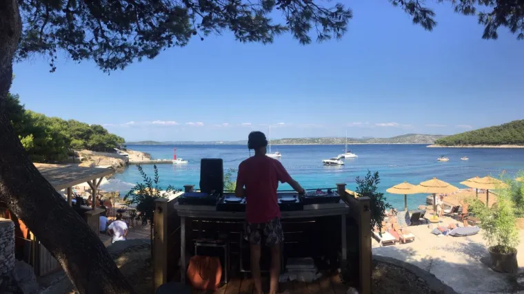 Šibenčani neplanirano ostali bez 100 kuna: 'Britanci naplaćuju jednodnevni posjet otoku Obonjanu'