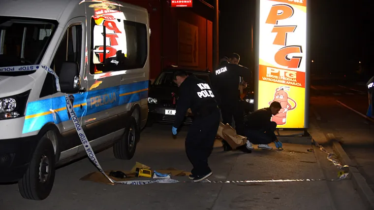 Ubio susjeda policajca jer mu je prigovorio &scaron;to puca po dvori&scaron;tu: nakon toga sjeo u kafić i naručio kavu