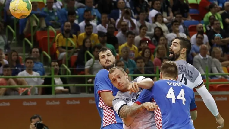 Hrvati slavili u trileru protiv Francuza, Pe&scaron;ić u zadnjim sekundama obranio sedmerac za pobjedu!