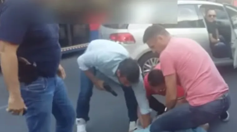 Ali dočekala ga je policija i osvetila mu se usred grada