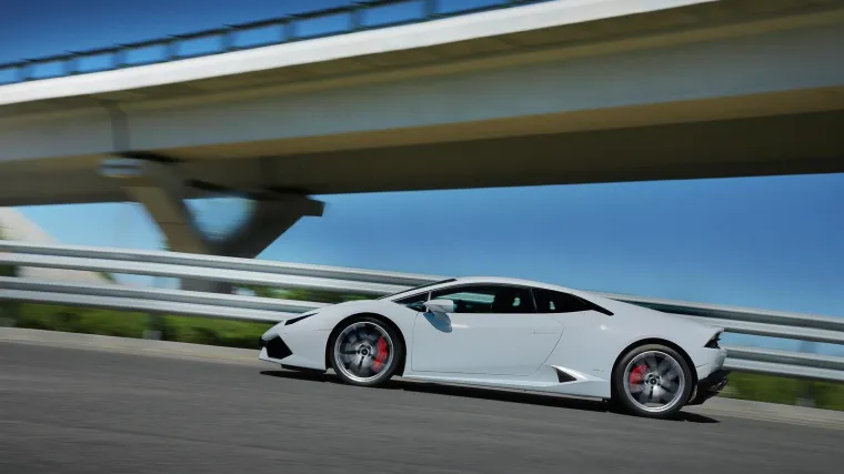 Policajci zaplijenili Lamborghini pa se dali u jurnjavu gradom