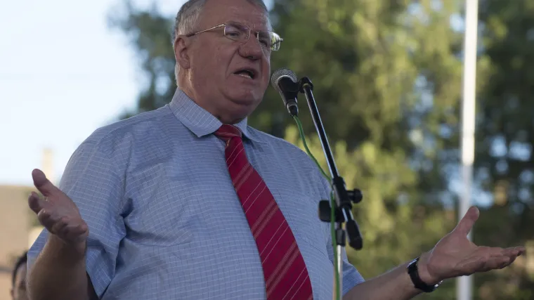 &Scaron;e&scaron;elj pozvao Srbe u SAD-u da glasuju za Trumpa, a Bidena nazvao 'zločincem'