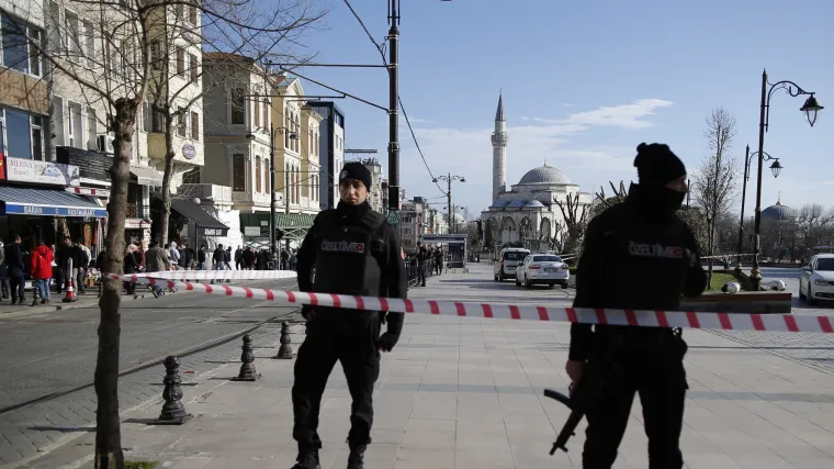 Erdogan nastavio čistku: turska policija upala u u 44 tvrtke i privela direktore