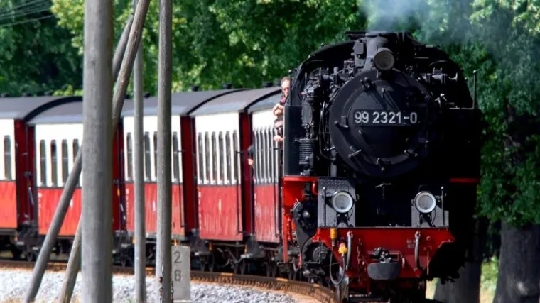 Strava u Austriji: pomahnitali psihički bolesnik nožem napao dvojicu putnika u vlaku