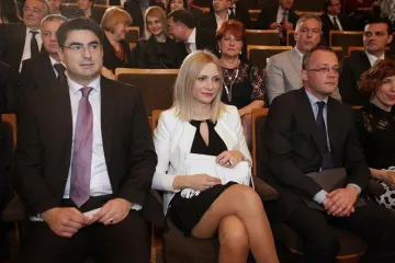 'Koalicija HDZ-a i Mosta guši medijske slobode, pogledajte samo što se zbiva na HRT-u'