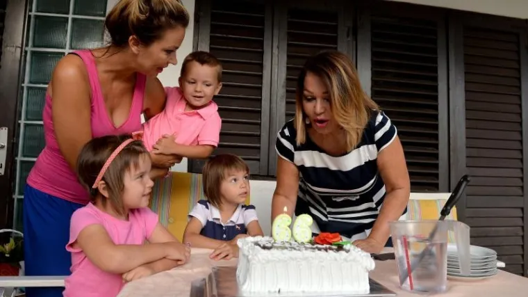 Neda Ukraden s obitelji proslavila 66. rođendan