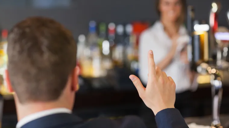 Nasilje nije rje&scaron;enje? Dvije žene istukle mu&scaron;karca jer je maltretirao konobaricu