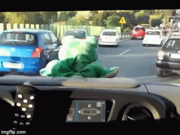 On svaki dan dijeli more automobila, umjesto &scaron;tapom služi se sirenom