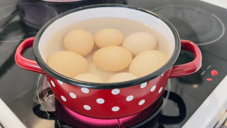 Kako provjeriti je li jaje pokvareno? Otkrijte na jedan od ova tri jednostavna načina