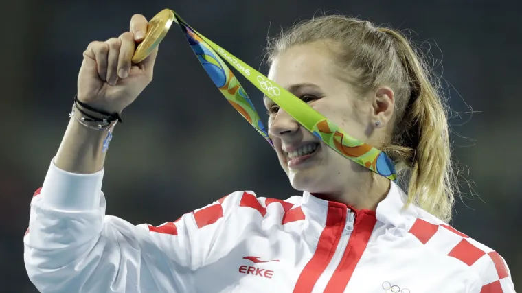 Sara Kolak primila zasluženu zlatnu medalju: nije mogla suspregnuti suze dok je svirala himna