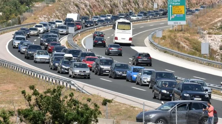 Zbog prometnih nezgoda kilometarske kolone prema Zagrebu