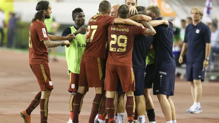 'Bijeli' na pobjedu čekaju već četiri i pol godine: Rijeka opet razbila Hajduk i zasjela na vrh ljestvice