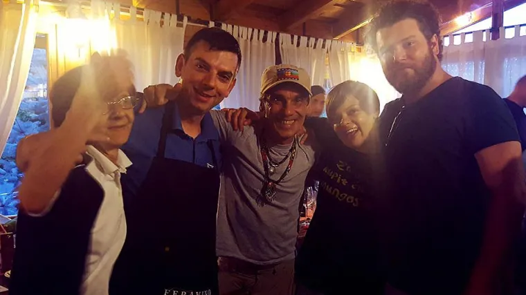 Manu Chao već stigao: U Vrtlinovcu se gostio delicijama, a usput i zasvirao!