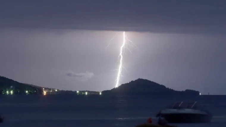 Turisti tražili pomoć s nasukanih brodova, Meteoalarm izdao nova upozorenja