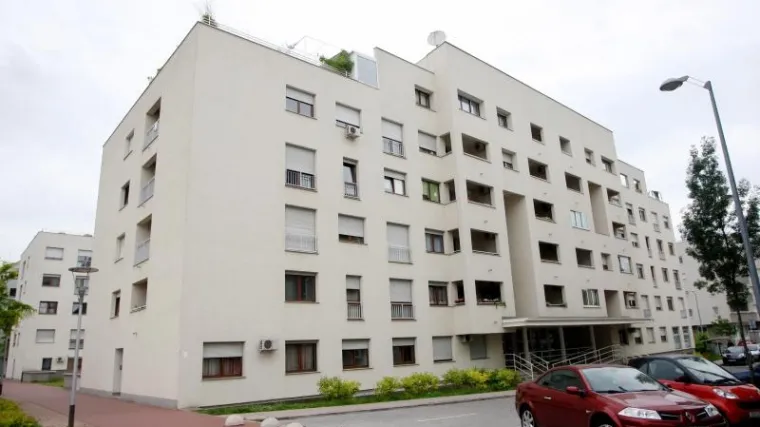 Ispravak: Niti jedan hrvatski sud nije utvrdio da voda u Vrbanima o&scaron;tećuje bubrege i jetru i da može uzrokovati rak niti je zbog toga stanarima dosuđena od&scaron;teta od 48 milijuna kuna