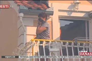 Požar na području Šibenika prijeti kućama: promet na magistrali usporen, vatra buknula i pored Vodica