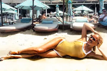 Maja Šuput pokazala sise pa završila na gay partyju