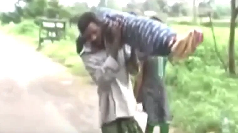 Tijelo preminule supruge nosio 12 kilometara jer mu bolnica nije htjela osigurati prijevoz?!